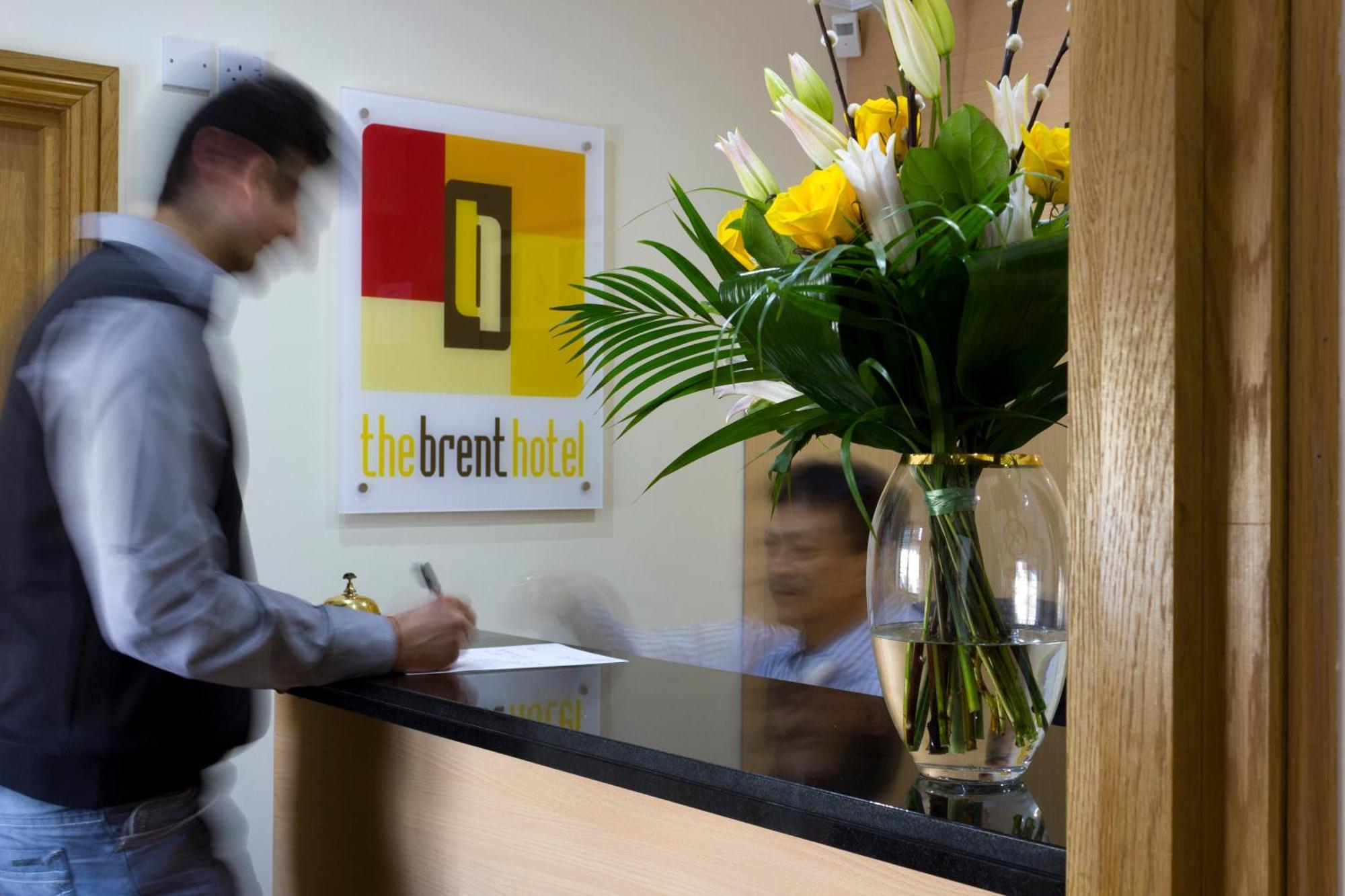 The Brent Hotel - London - Wembley Хароу Екстериор снимка
